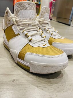 Nike LeBron Zoom 2 ‘Maccabi’ - 5