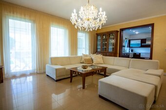 ZNÍŽENÁ CENA Nádherný rodinný dom s nádychom luxusu - 5