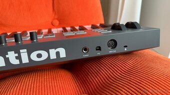 Predam Novation FLkey 37 MIDI klavesy - 5