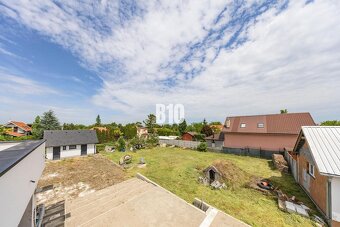 Slnečný stavebný pozemok 679 m² – Dobrohošť, LEN 15 km od Br - 5