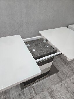 Jedalensky set stol + stoličky + 2x barová stolicka - 5