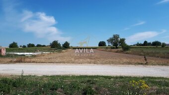 NA PREDAJ: Pozemok 1284m2 na stavbu RD - Veľké Kostoľany - 5