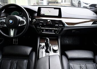 BMW Řada 5 M550d XD HUD B&W MASAŽ PANO 294 kw - 5