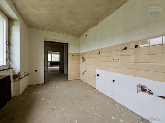 NA PREDAJ – Rodinný dom s veľkým pozemkom v obci Jablonica - 5