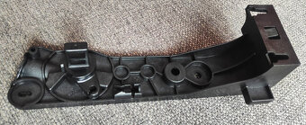 držiak páčky otvárania prednej kapoty na BMW - 5