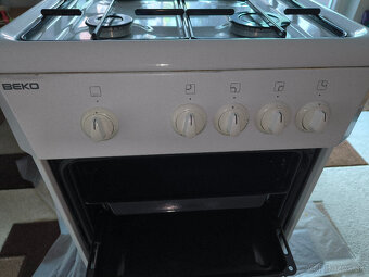 Plynovy sporak Beko - 5