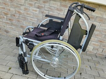 invalidny vozík 42cm pridavne brzdy pre asistenta odľahčeny - 5