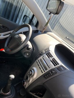 Predám toyotu yaris - 5