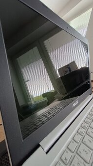 ASUS E203N - 5