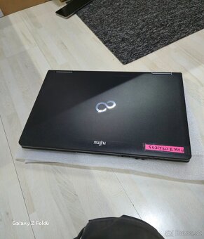 FUJITSU LifeBook E752 - Core i5 / 8 GB RAM / 250 GB SSD / - 5
