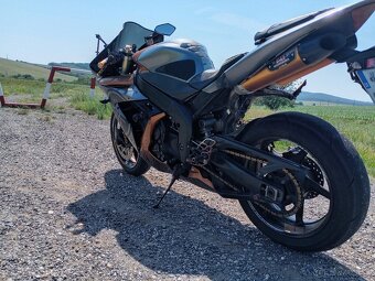 Yamaha R1 - 5