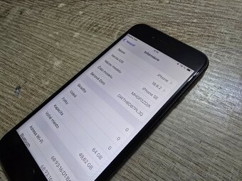 Iphone SE2020 plnefunkcny na displeji nieje ani jeden skraba - 5