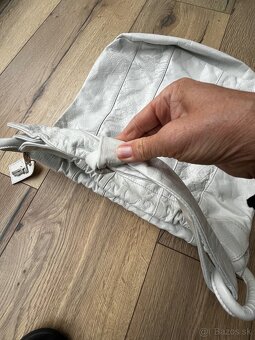 Biela kožená kabelka Trussardi - 5