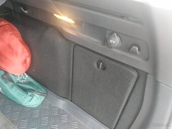 Predám FORD FOCUS Combi 1.6TDCi DPF 115k Titanum - 5