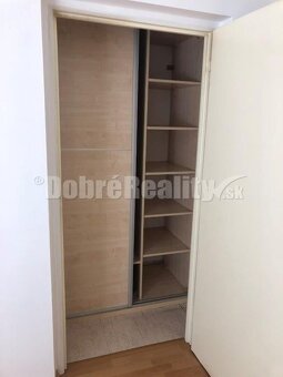 PREDAJ: VEĽKÝ 1 IZBOVÝ BYT BEZ BALKÓNA, CENTRUM - 5