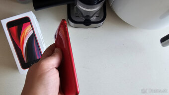 Apple iPhone SE 2020 product RED - 5