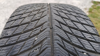 Zimné pneu 245/40 R19 + 275/35 R19 --- MICHELIN - 5
