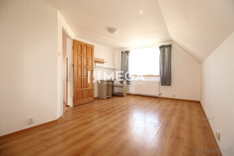 NA PREDAJ: Priestranný dvojgeneračný rodinný dom - Valaliky - 5