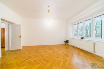 NA PREDAJ veľkometrážny 2iz.byt s dušou Starého mesta pri Dv - 5
