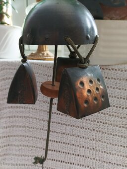 Retro sko, porcelán, lampička a kovová zvonička - 5