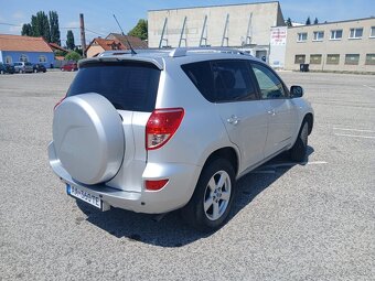 Predam Toyota Rav 4 2,2 diesel 100 kw rok 2006 - 5
