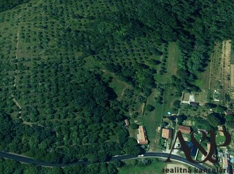 POZEMOK PRE VÝSTAVBU RODINNÝCH DOMOV, 4243M2, PRIETRŽ, okr. - 5