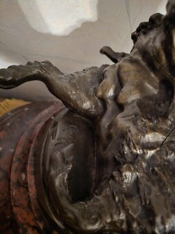 Bronzova socha podpísaná - 5