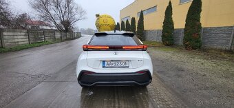 Toyota C-HR 2.0-l-VVT-i Hybrid - plug-in - 5