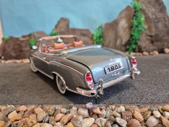 Prodám model 1:18 Mercedes Benz 220SE cabrio - 5
