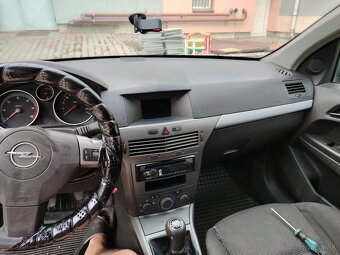 Opel Astra H 1.9 CDTI - 5