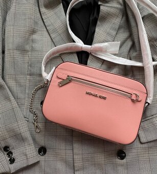 Michael Kors kožená crossbody - 5