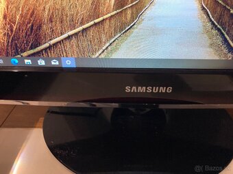 HP Z2 G4 SFF Workstation a monitor SAMSUNG 27 T260 - 5