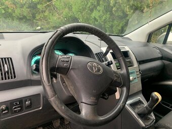Corolla Verso - 5