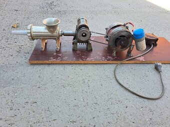 Mlynček s prevodovkou a motorom - 5