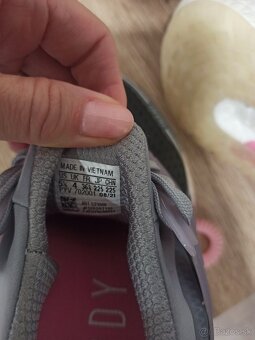 Bežecké tenisky zn. Adidas Ultraboost - 5