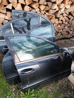 Predám náhradné diely na Mercedes E - 5