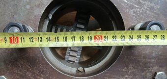 Na predaj 4-čeľusťová univerzála 315 mm na sústruh - 5