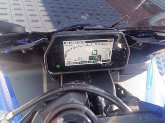 Yamaha R1 - 5