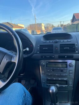 TOYOTA AVENSIS 1.8 Benzín - 5