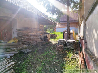 Z časti rekonštruovaný gazdovský dom v obci Hrušov - 5