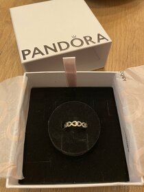 Pandora prsten so zlatymi srdcami v strede, cislo 50-51 - 5