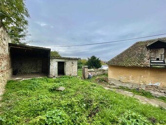 Na predaj starší dom so slnečným pozemkom v meste Holíč - 5