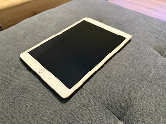 iPad 7.gen., 32 GB Gold - 5