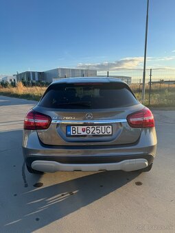 Mercedes-Benz GLA 200D - 5