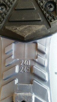 Lyže. lyžiarky, prilba - 5