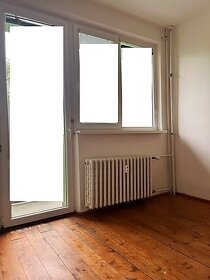 Slnečný 2 izbový byt s balkónom, centrum mesta Levice - 5