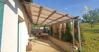 Chalupa s priestrannou záhradou vo vinohradníckej oblasti - 5