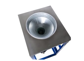 MLYNČEK NA MÄSO NO. 32 SO STOLOM A ELEKTROMOTOROM 2200 W - 5