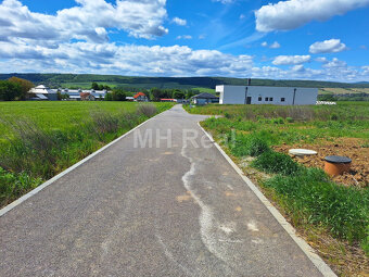 ROZHANOVCE - lukratívny stav. pozemok, kom. siete 758 m2 - 5