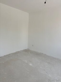 predam 2.izbovy byt s vlastným parkovacím miestom - 5